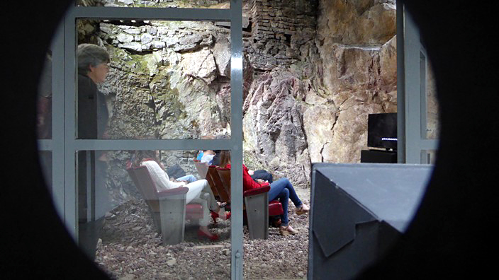 creux de l'enfer, thiers, le feu, le rouge et le noir, frédéric bouglé, georges rousse, photographie, friche, point de vue unique, in situ