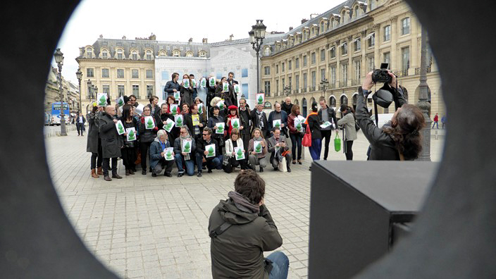 paul mccarthy, aica france, association, critiques art, flash mob, paris, orlan, butt plug