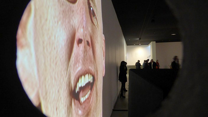 bruce nauman, fondation cartier, paris, video, installation