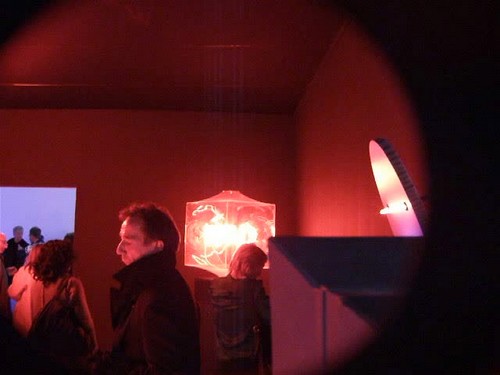 maison rouge, néon, who s afraid of red yellow and blue