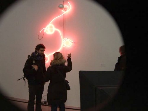 maison rouge, néon, who s afraid of red yellow and blue