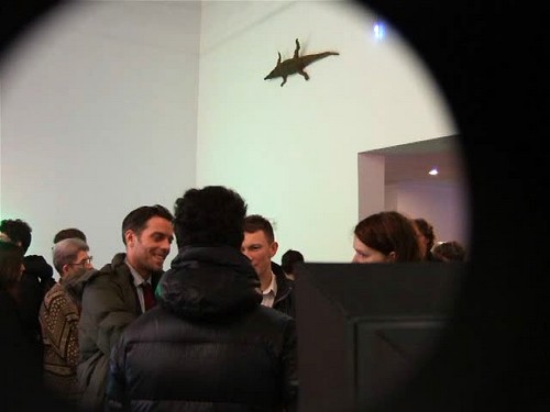 maison rouge, néon, who s afraid of red yellow and blue